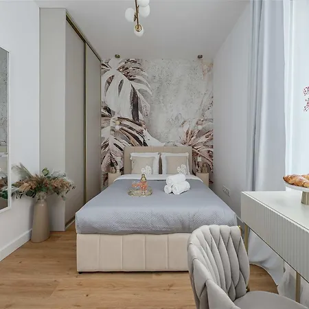 New House With Pool Near Апартаменти Варшава