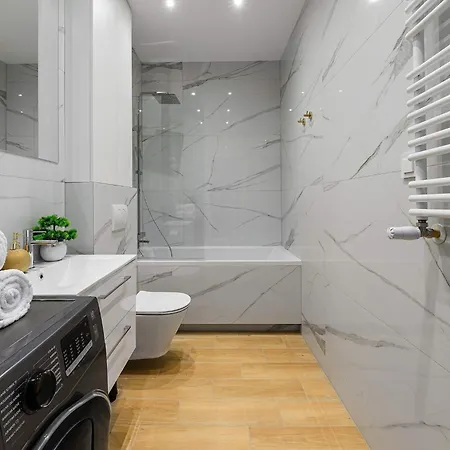 New House With Pool Near Апартаменти